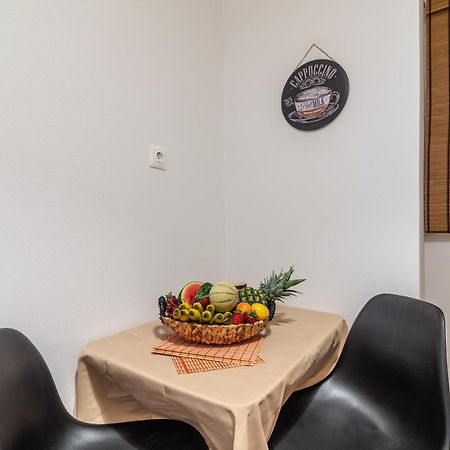 Modern Renovated Apt Next To The Beachfront イラクリオン エクステリア 写真