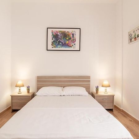 Modern Renovated Apt Next To The Beachfront イラクリオン エクステリア 写真