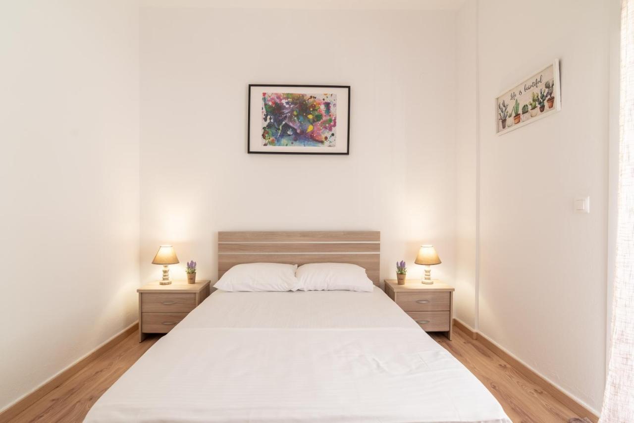 Modern Renovated Apt Next To The Beachfront イラクリオン エクステリア 写真