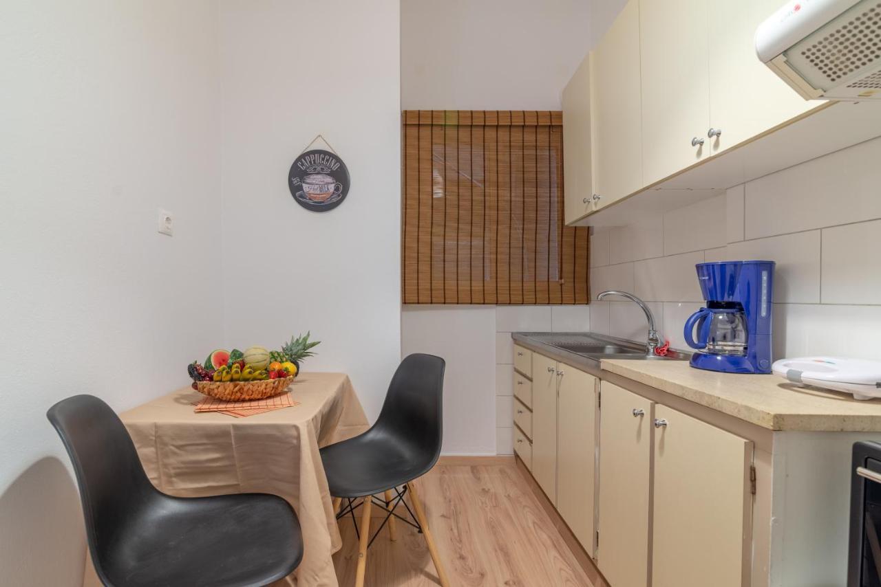 Modern Renovated Apt Next To The Beachfront イラクリオン エクステリア 写真