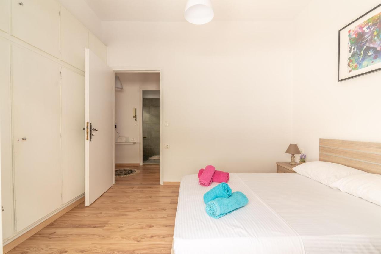Modern Renovated Apt Next To The Beachfront イラクリオン エクステリア 写真