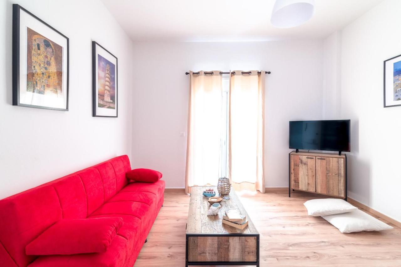 Modern Renovated Apt Next To The Beachfront イラクリオン エクステリア 写真
