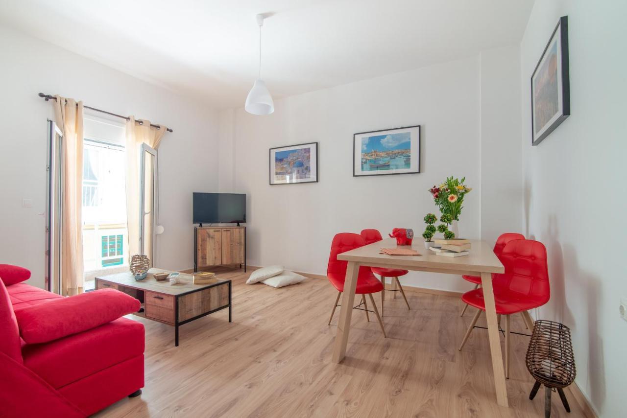 Modern Renovated Apt Next To The Beachfront イラクリオン エクステリア 写真