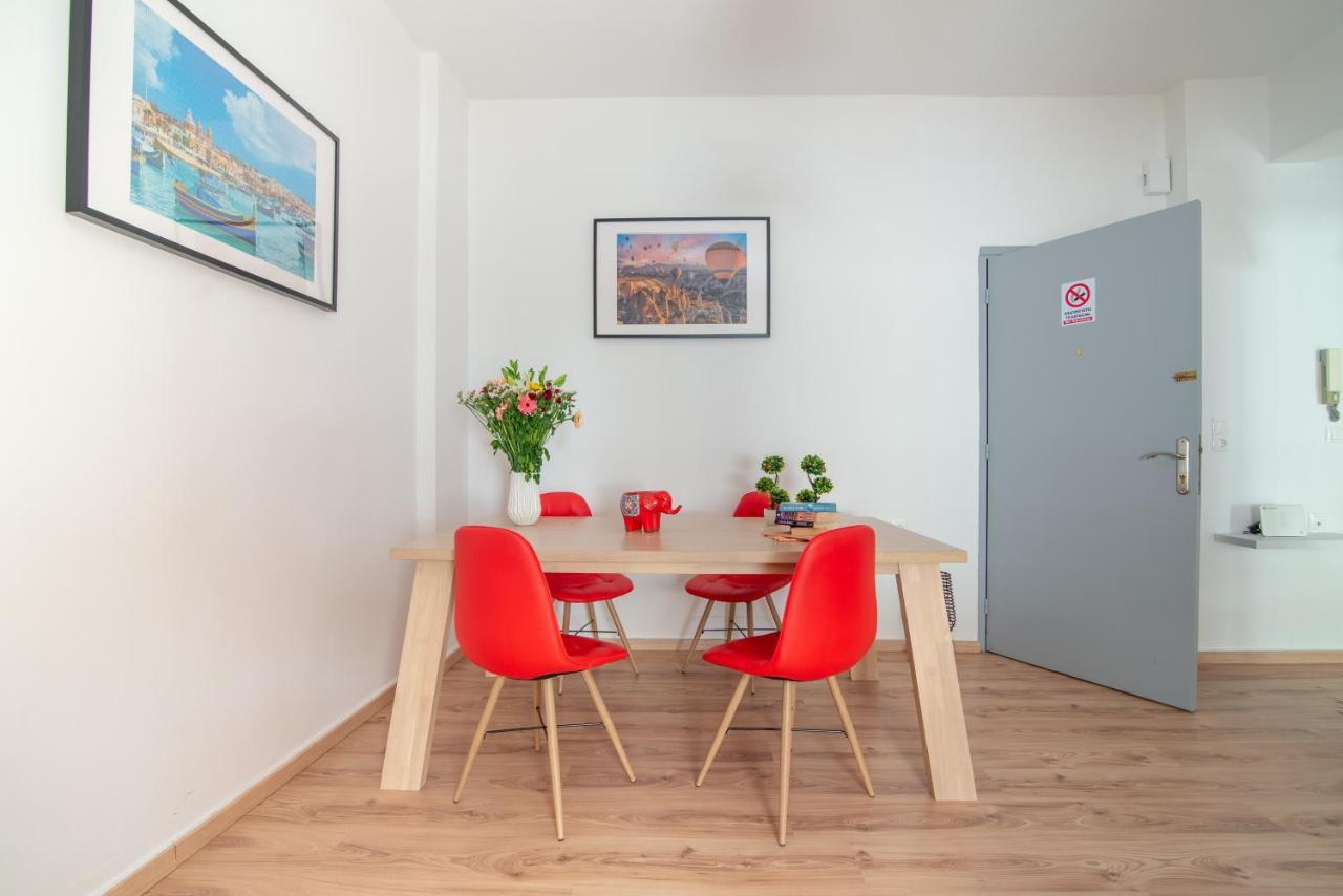 Modern Renovated Apt Next To The Beachfront イラクリオン エクステリア 写真