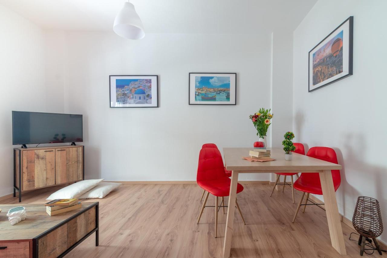 Modern Renovated Apt Next To The Beachfront イラクリオン エクステリア 写真