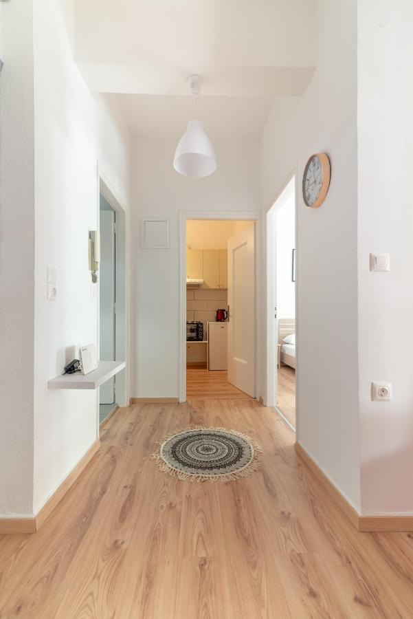 Modern Renovated Apt Next To The Beachfront イラクリオン エクステリア 写真