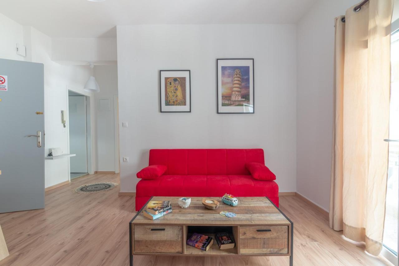 Modern Renovated Apt Next To The Beachfront イラクリオン エクステリア 写真
