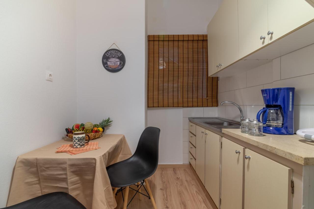 Modern Renovated Apt Next To The Beachfront イラクリオン エクステリア 写真
